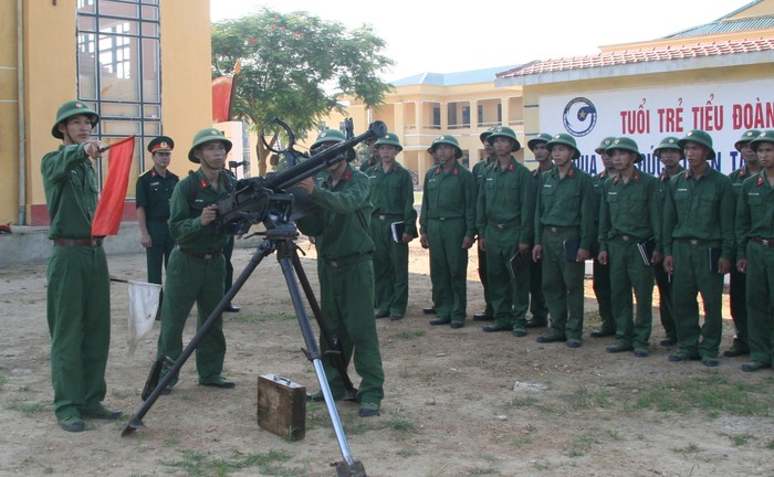 Huấn luyện bắn mục tiêu trên không của phân đội súng máy phòng không 12,7 ly (ảnh: Nguyễn Văn Minh)